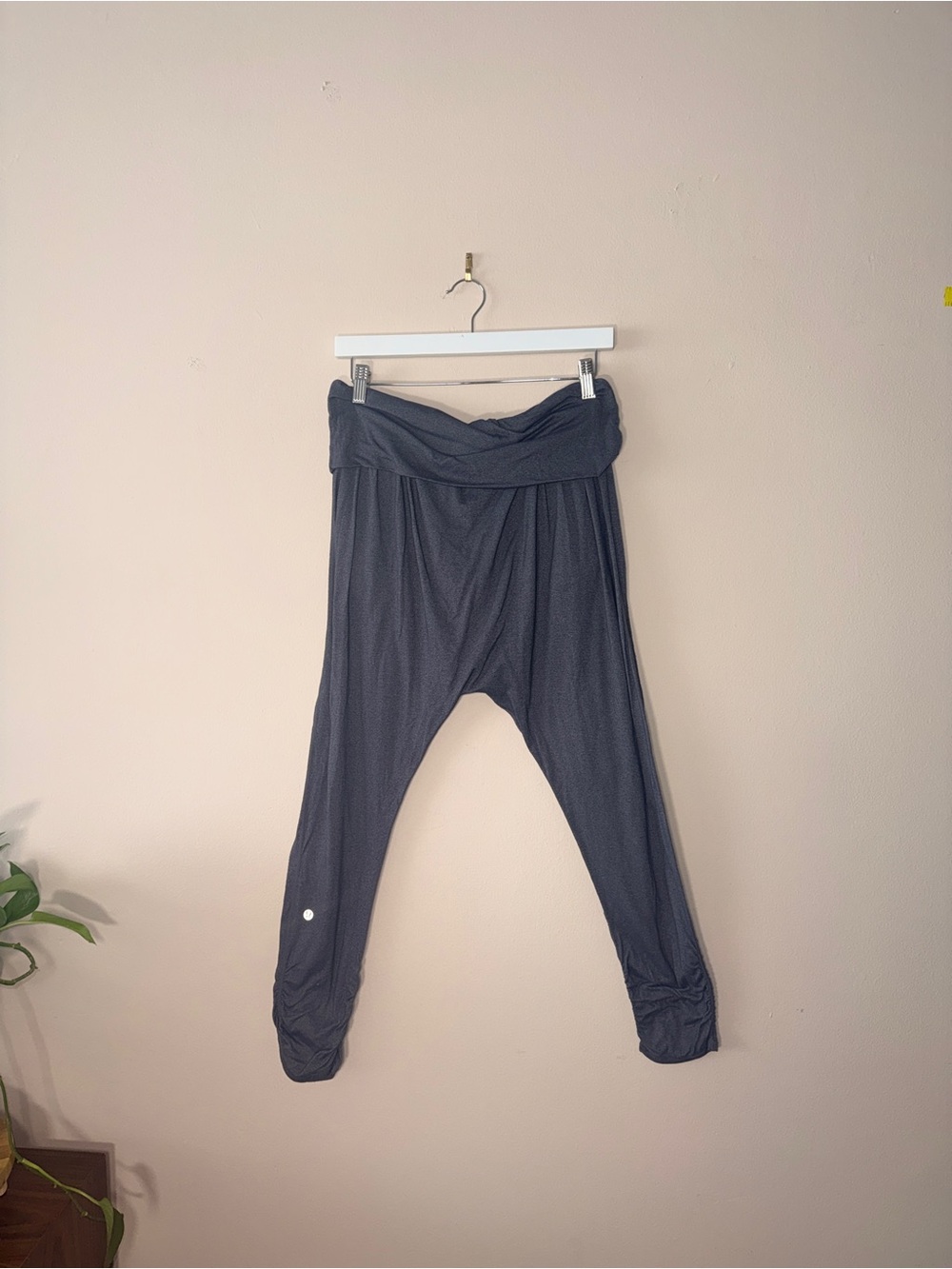 Lululemon Athletica Gray Soft Drop Waist Lined w/ Shorts Pants - Picture 3 of 7
